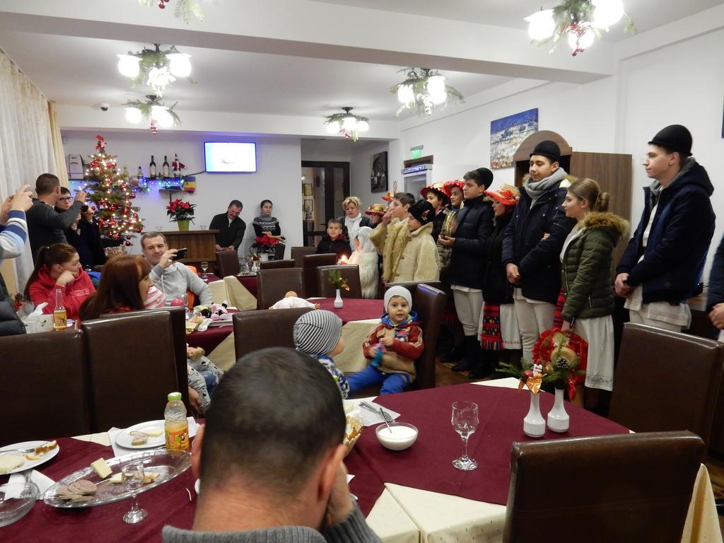 Rîşnov Pensiunea Cetatea Craiului מראה חיצוני תמונה